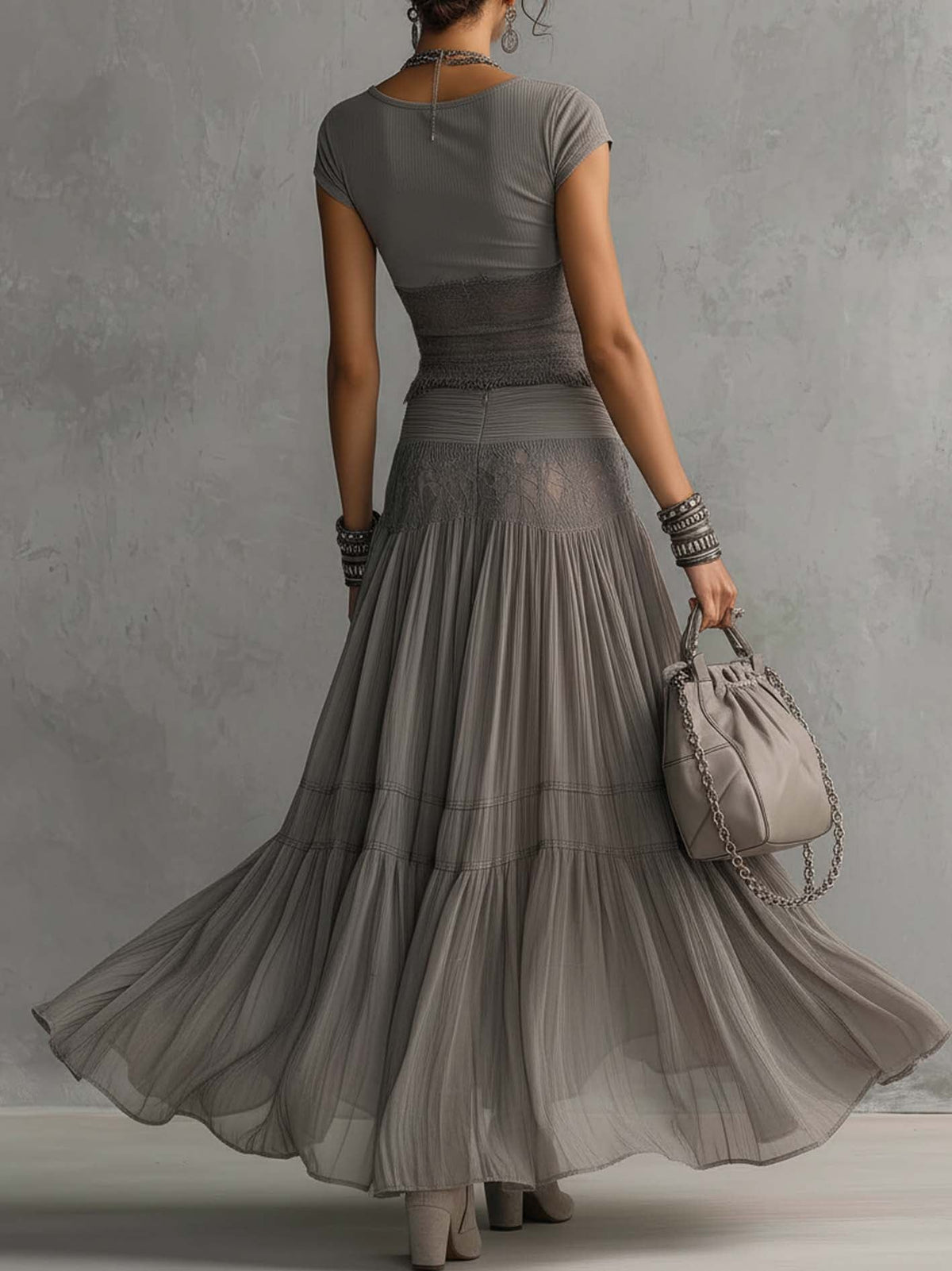 Ensemble Gris Top en Dentelle & Jupe Maxi Plissée