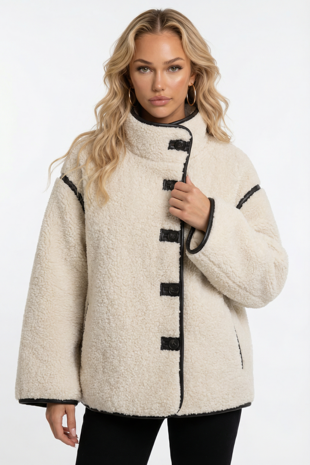 Veste en laine avec détails noirs