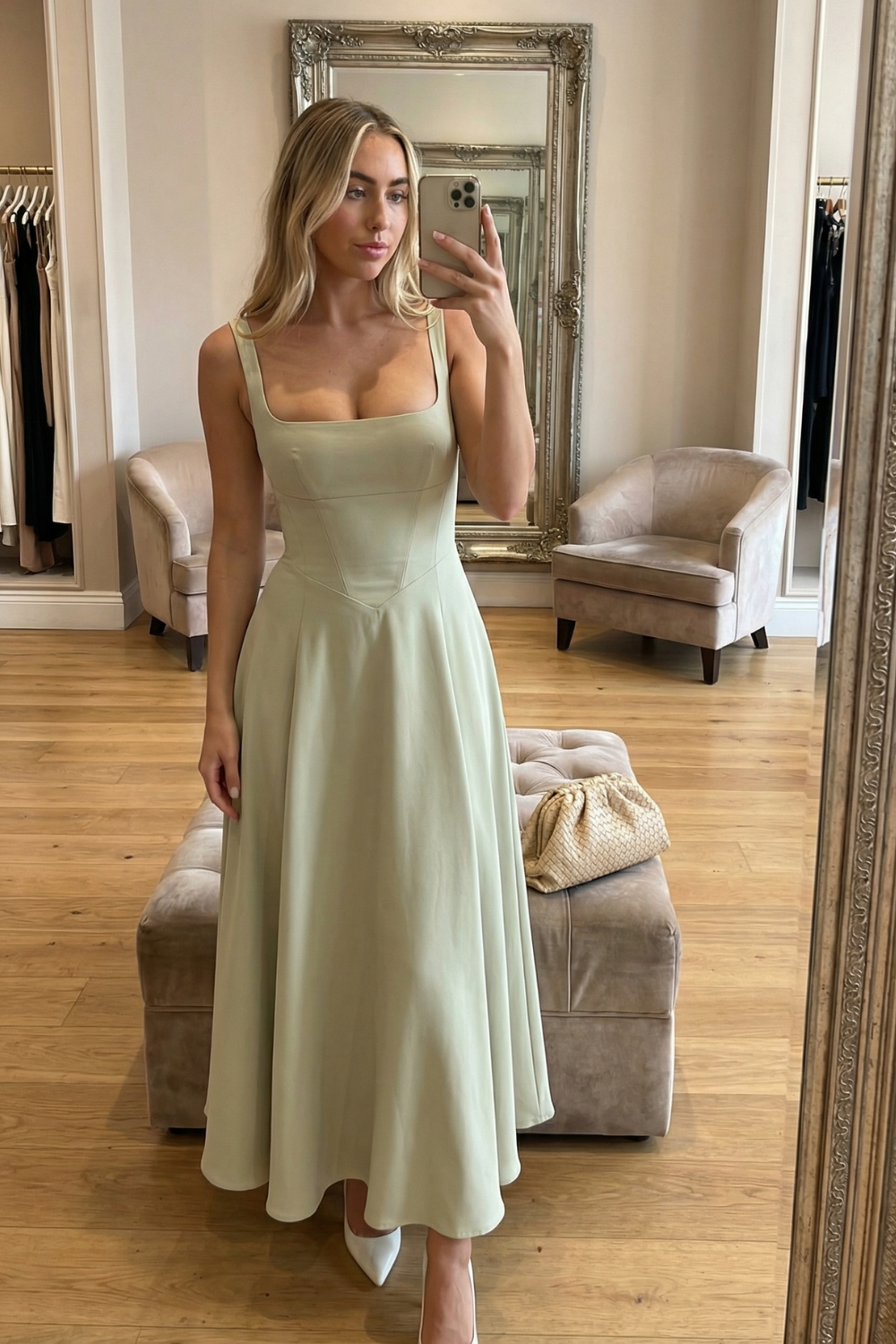 Robe midi à décolleté carré