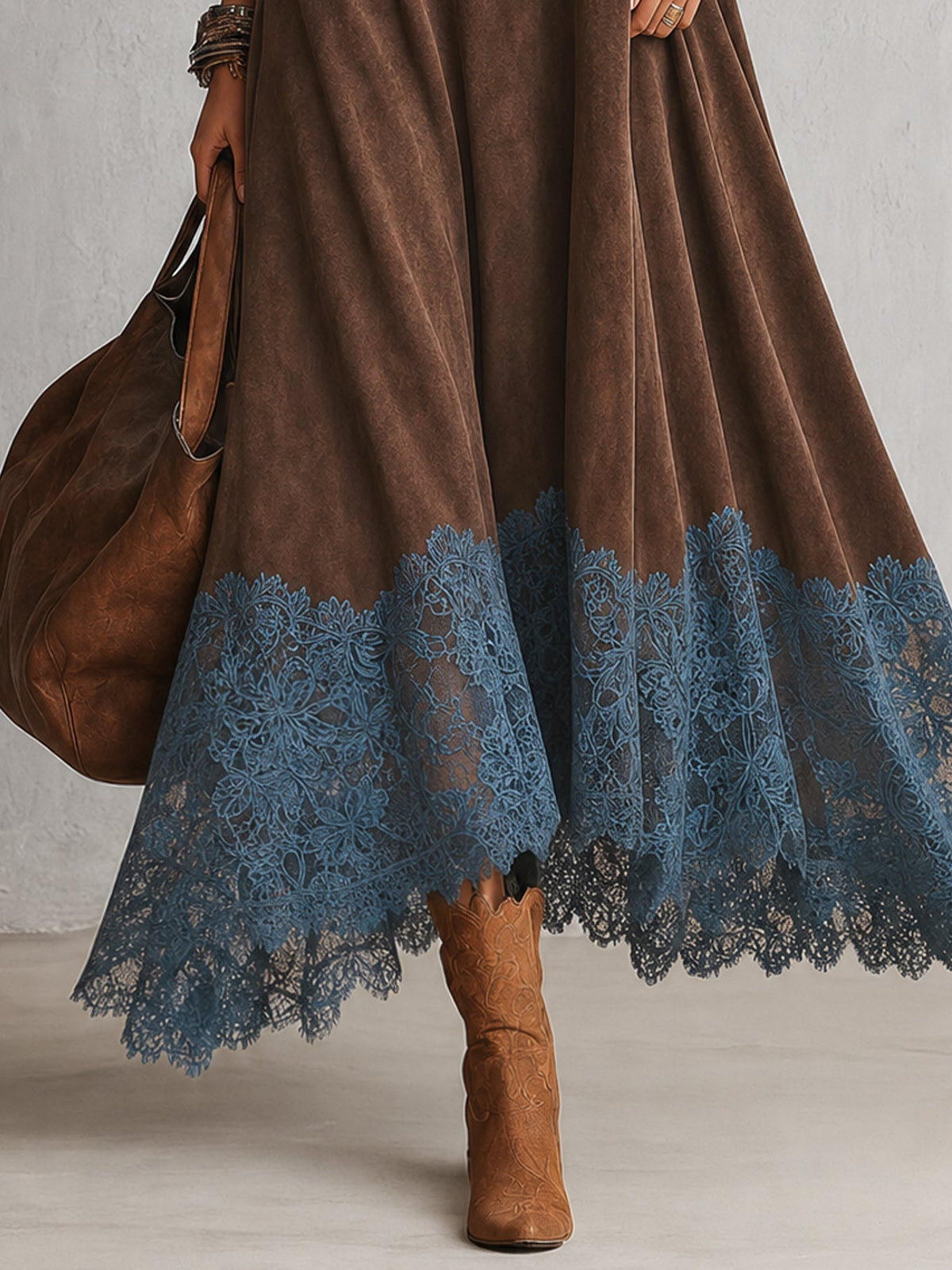 Vestido largo vintage marrón de efecto ante con mangas largas y bajo de encaje