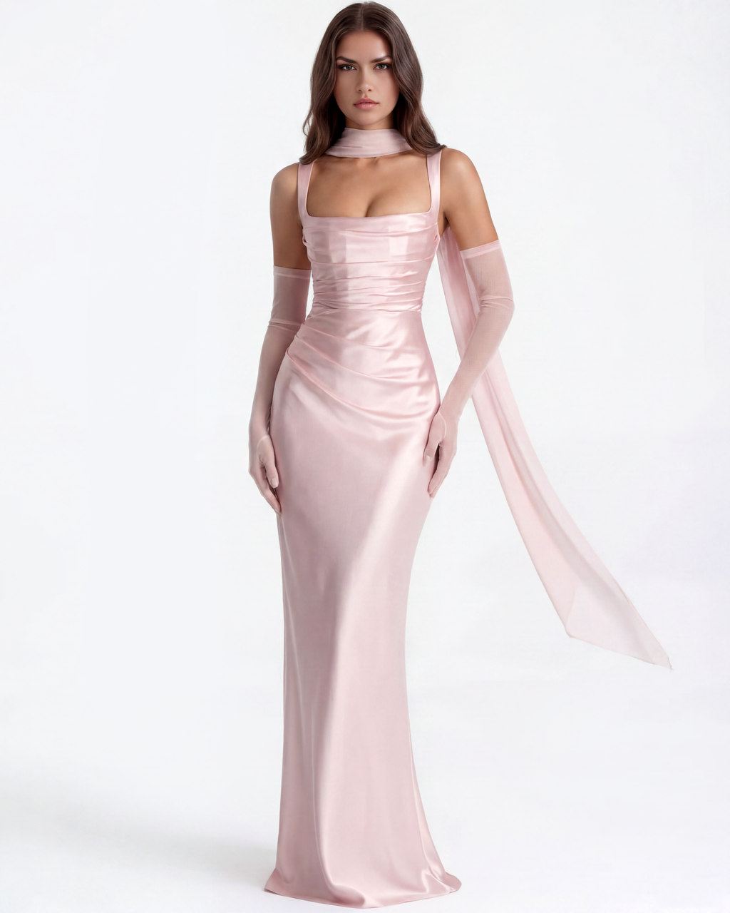 Robe longue satinée à encolure carrée