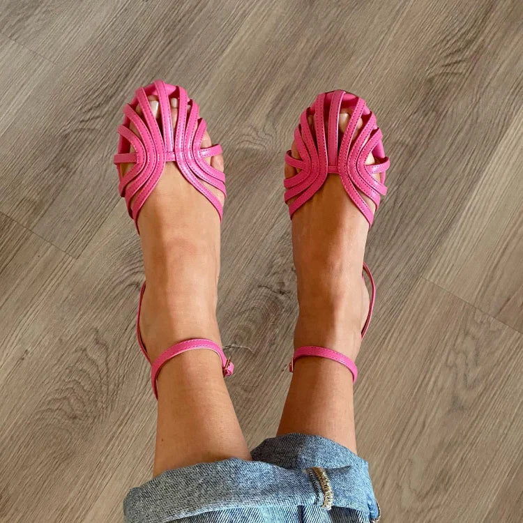 Vittoria | Goldene Sandalen mit Schmuckdetails