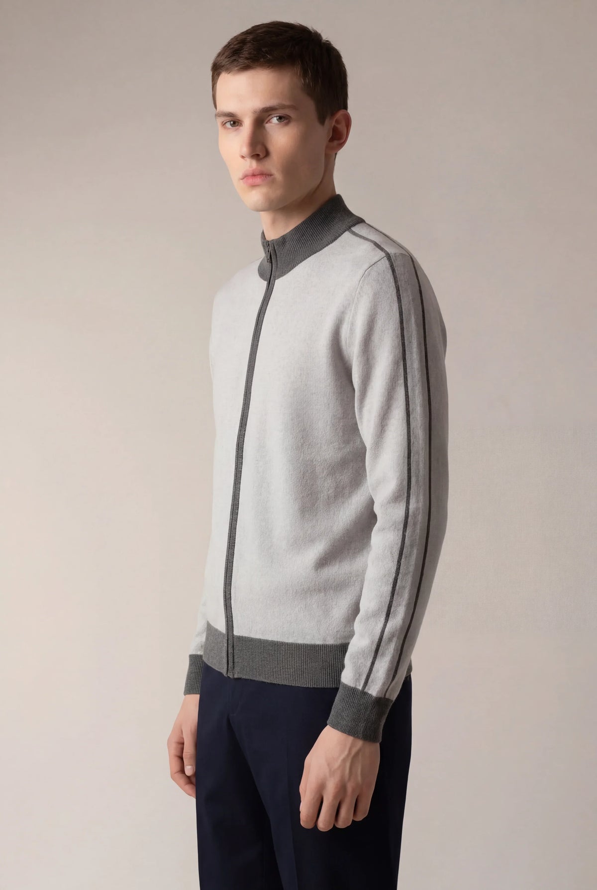 Santiono Cargidan Grey
