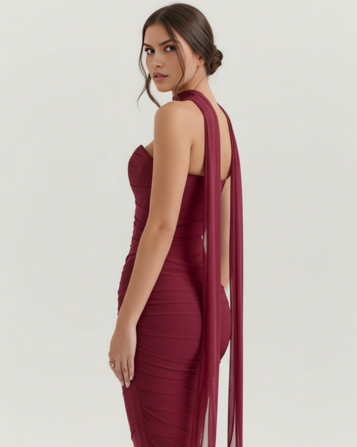 Robe longue ajustée avec ras-de-cou