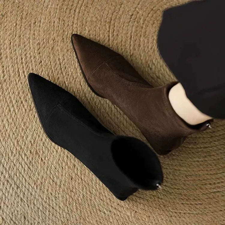Delfina - Bottines en daim à bout pointu et petit talon