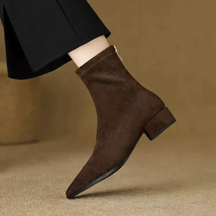 Delfina - Bottines en daim à bout pointu et petit talon