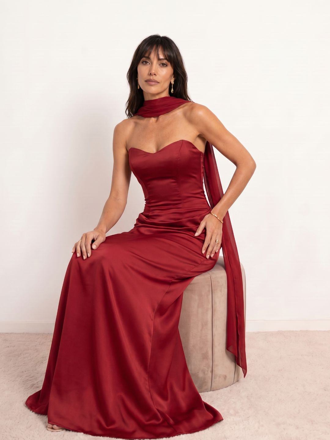 Robe satinée drapée à décolleté cœur