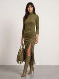 Vestido cuello alto drapeado con flecos