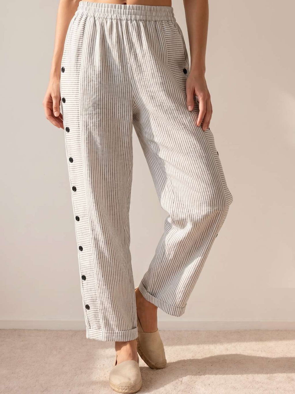 Pantalon droit à rayures avec boutons latéraux