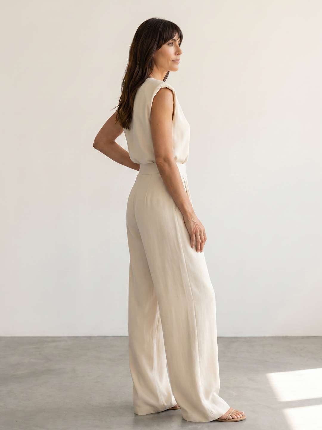 Ensemble fluide avec top structuré et pantalon large
