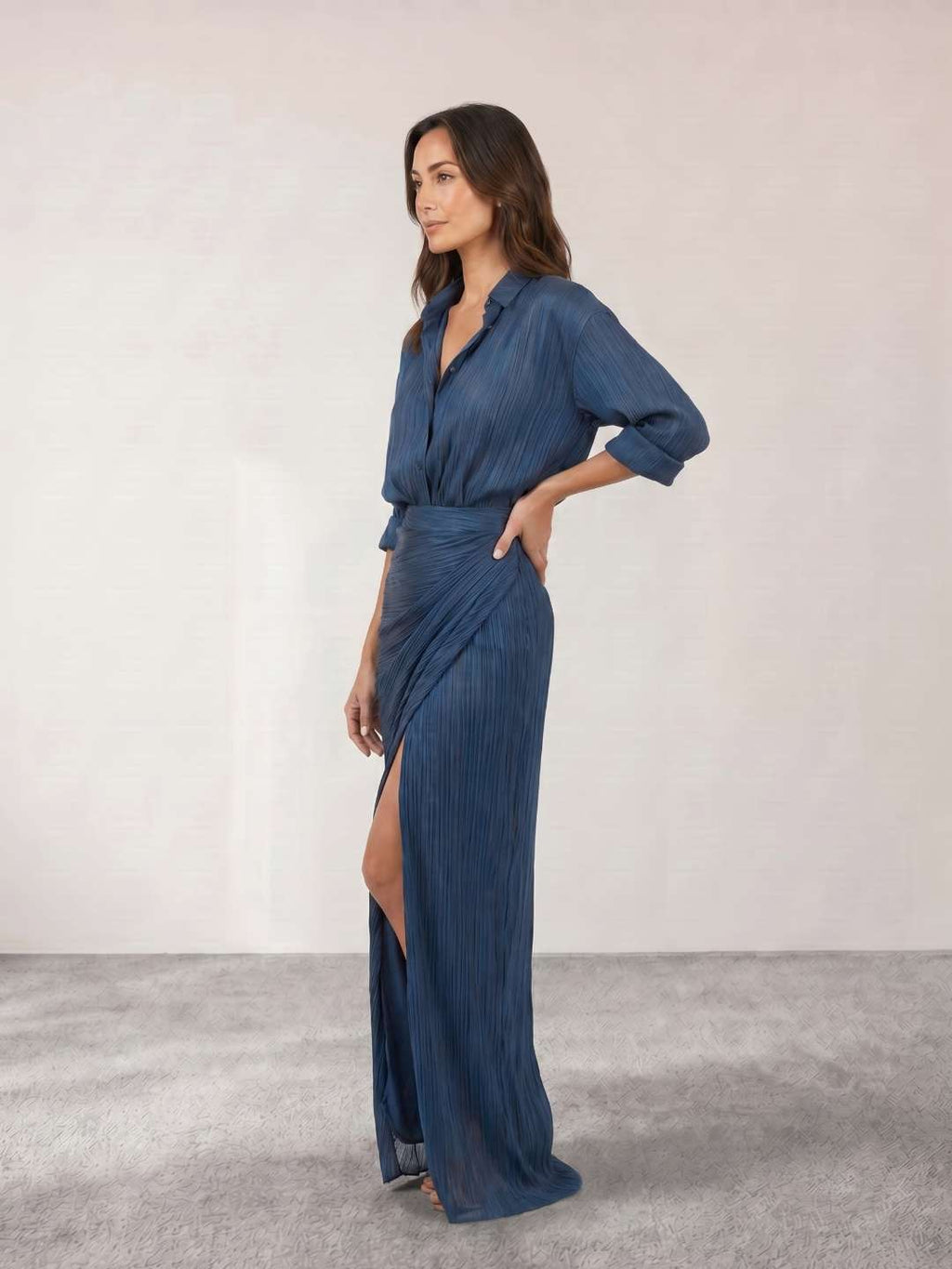 Robe-chemise plissée avec fente