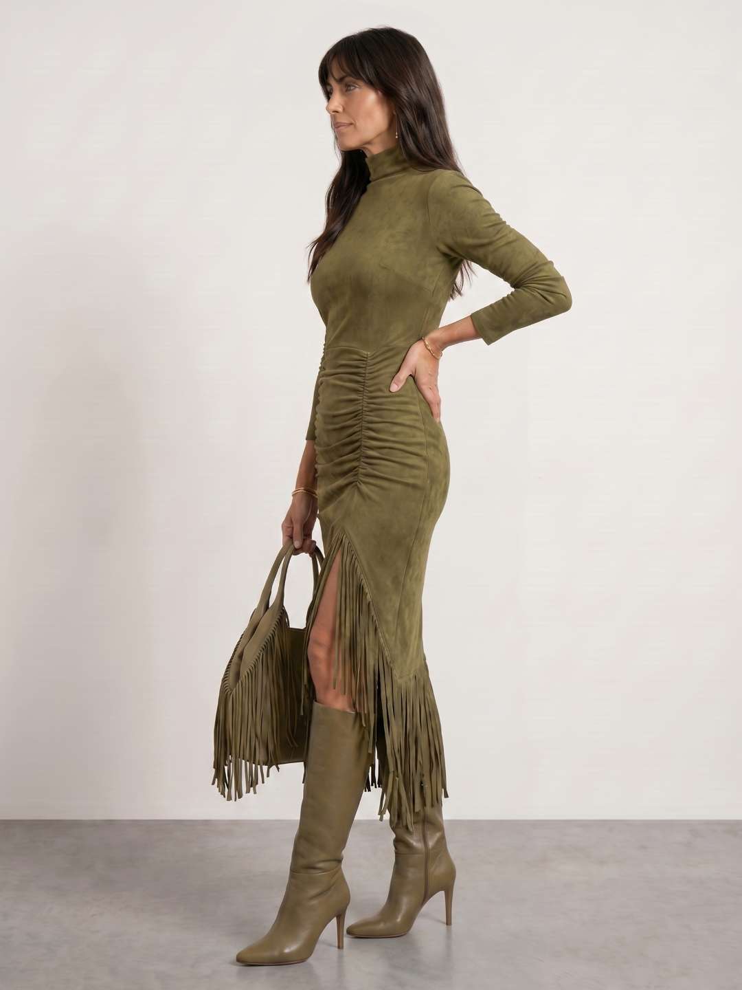 Robe à col montant drapé avec franges