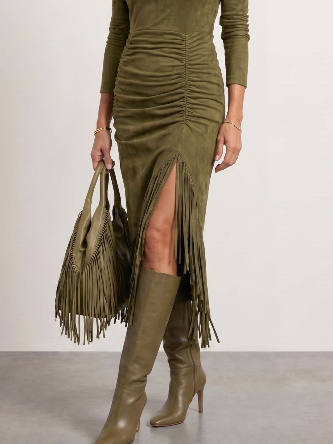 Robe à col montant drapé avec franges