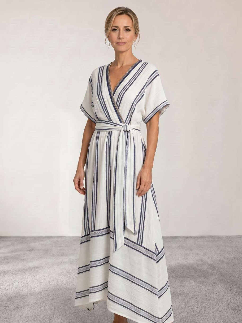 Robe midi portefeuille avec ceinture
