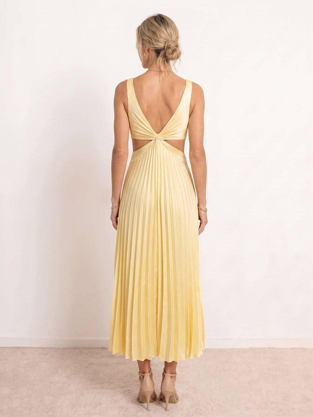 Robe midi plissée à décolleté en V
