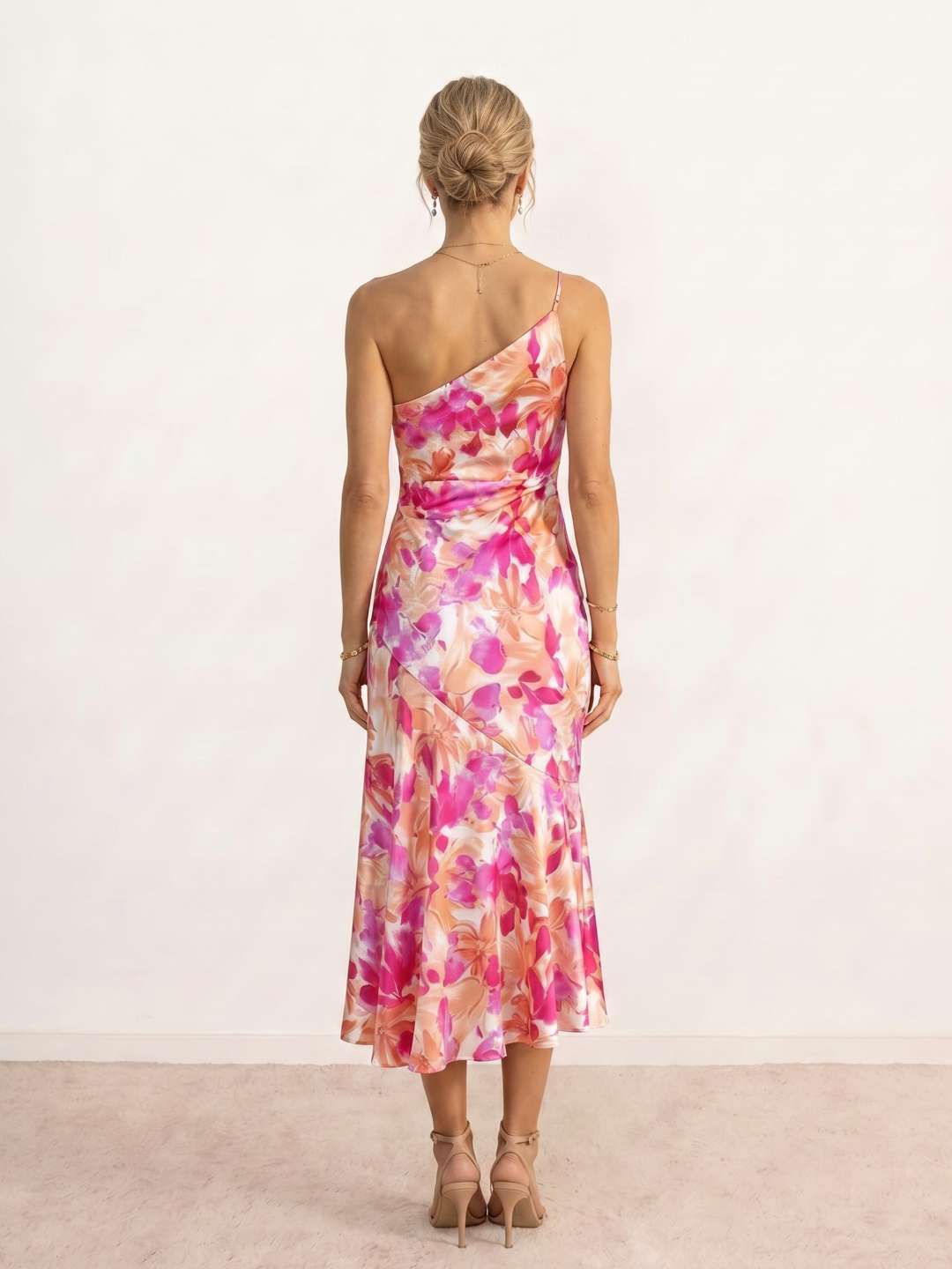 Robe midi imprimée à décolleté asymétrique