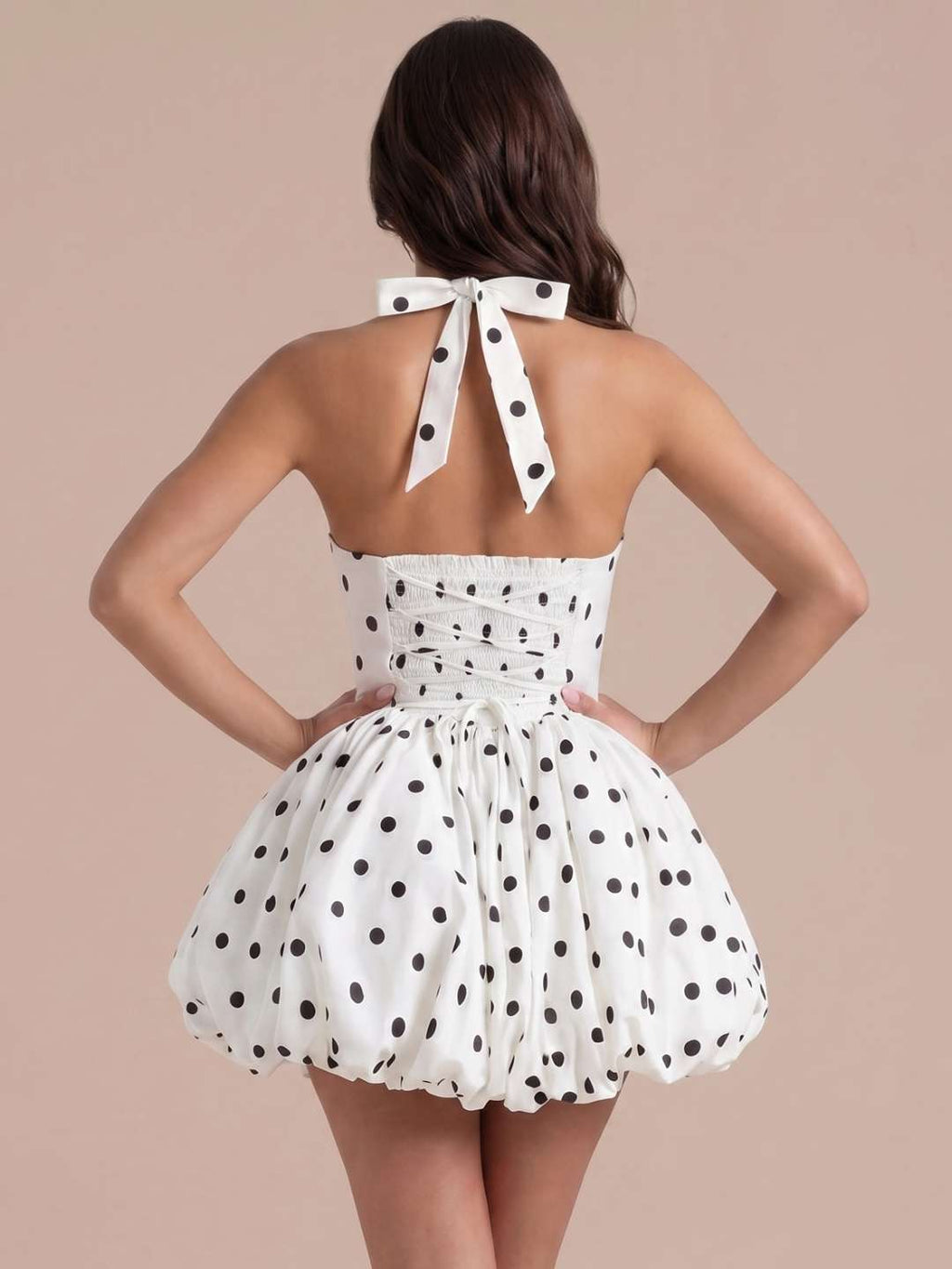 Robe courte à pois avec jupe volumineuse