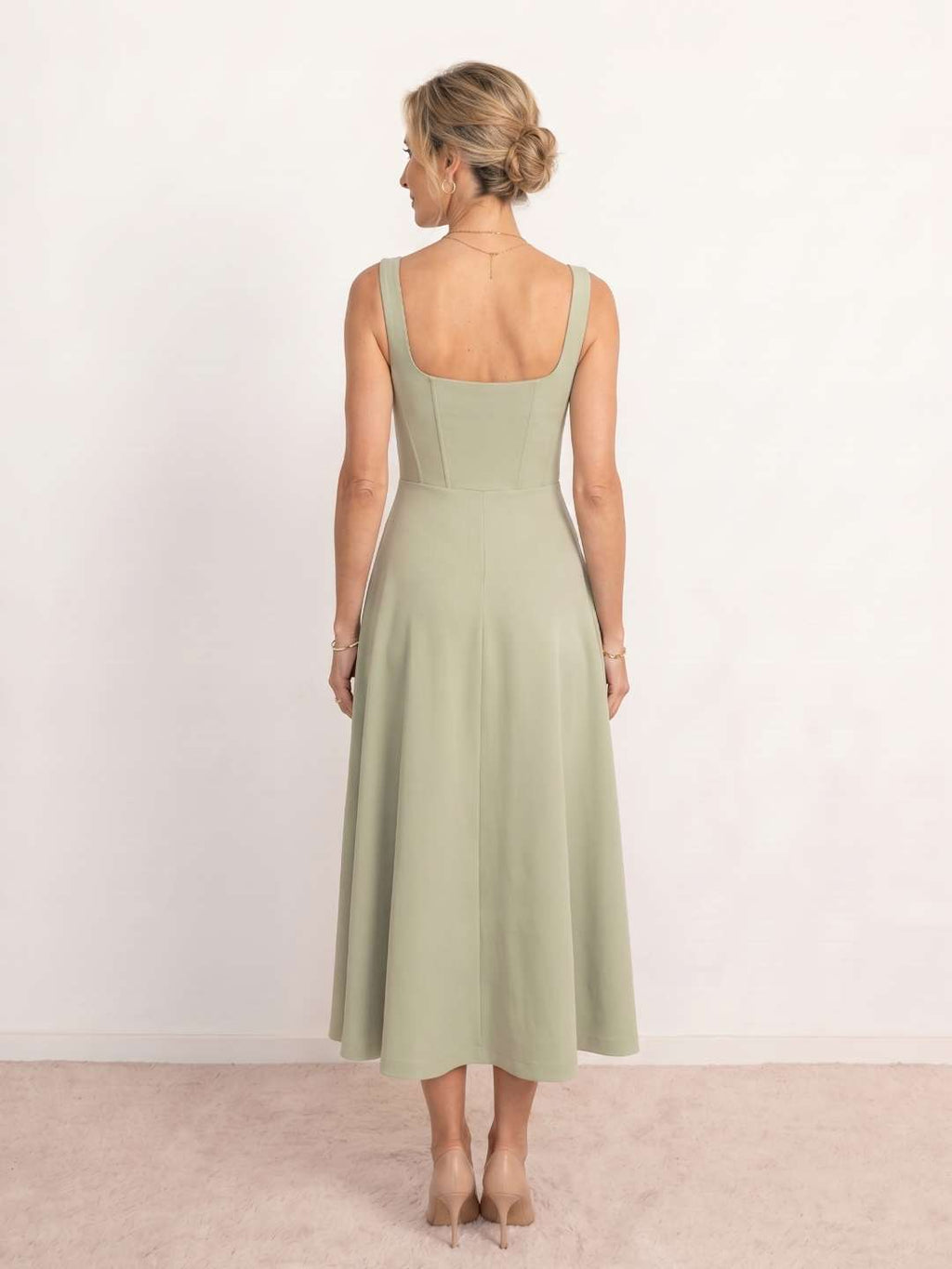 Robe midi à décolleté carré