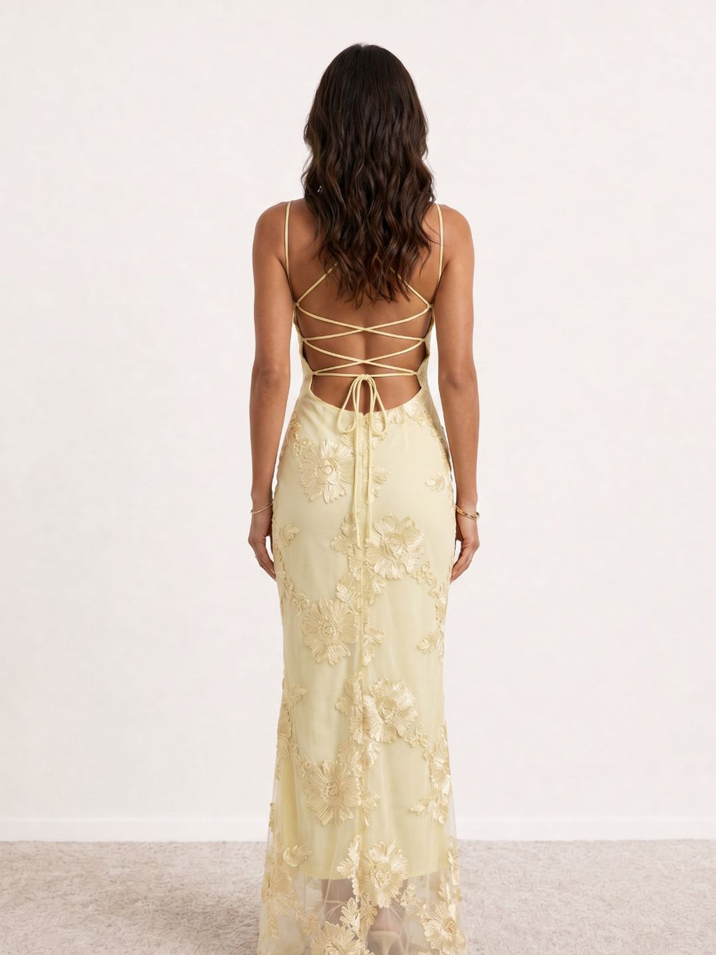 Robe longue brodée à bretelles