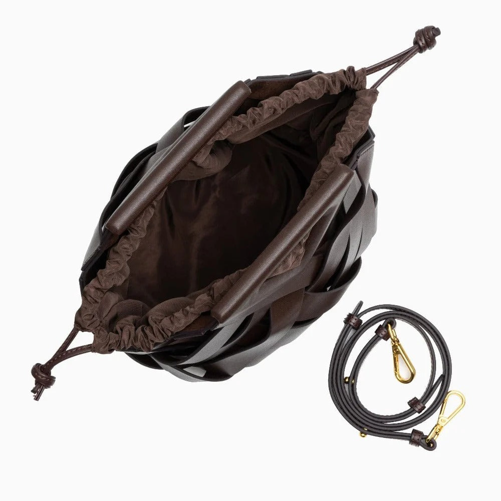 Sac tressé au design structuré