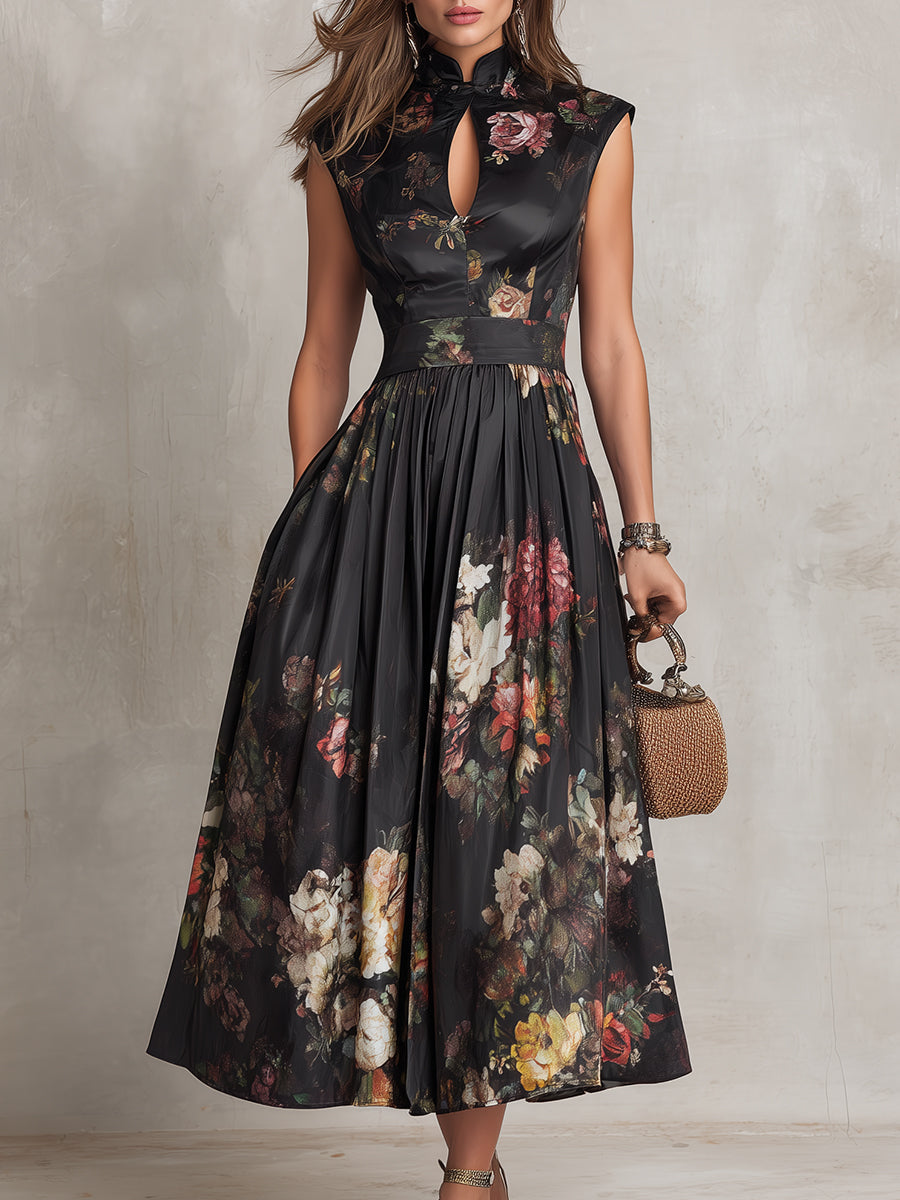 Robe midi noire en satin plissé avec décolleté goutte