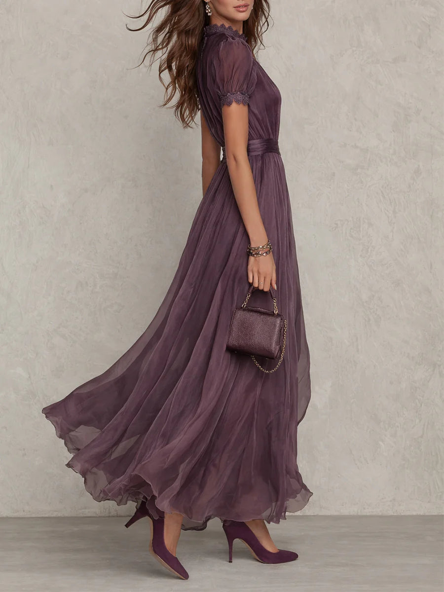 Robe maxi mauve en mousseline avec ouverture au col