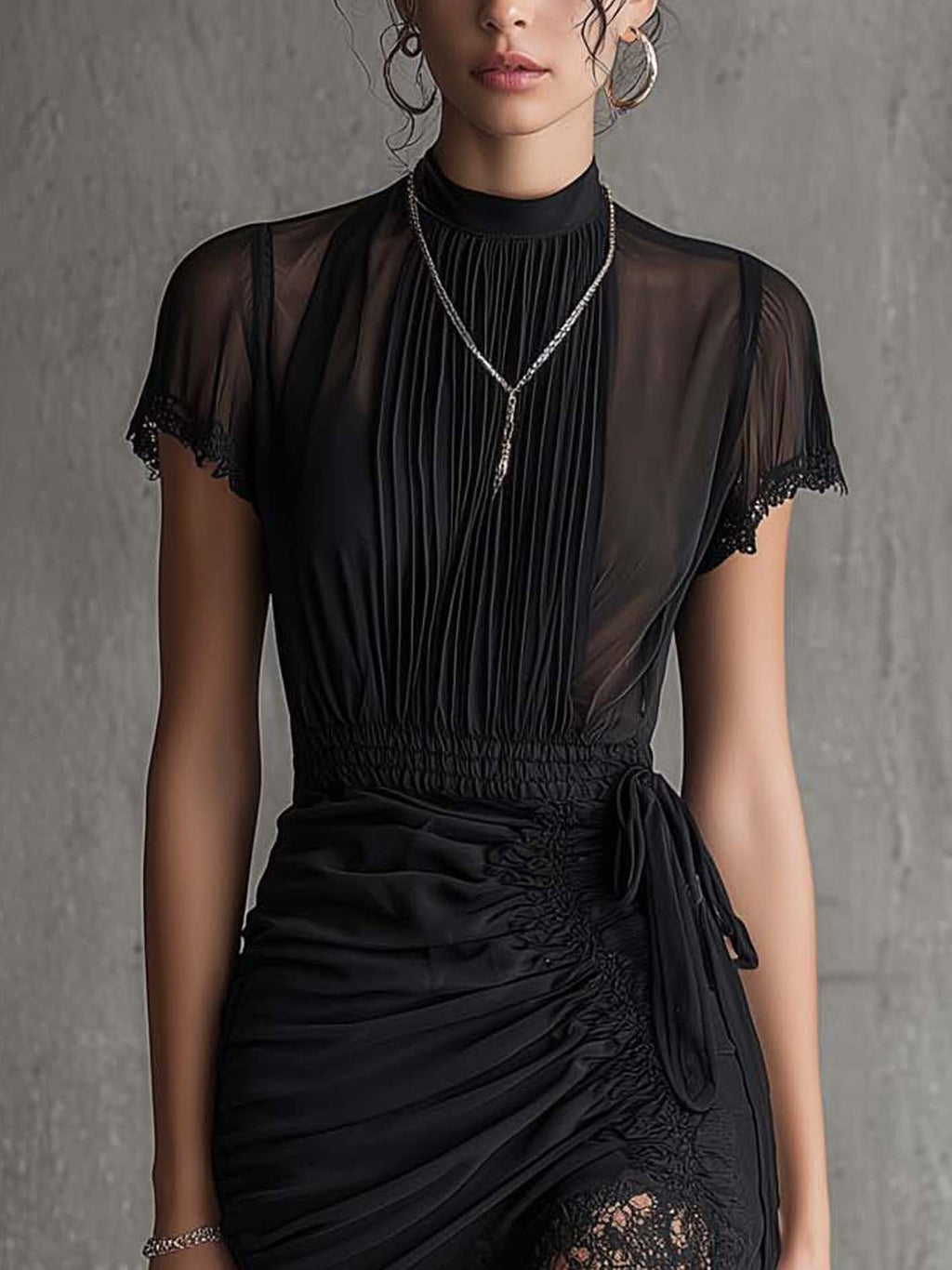 Mini Robe Noire en Mousseline avec Taille Plissée