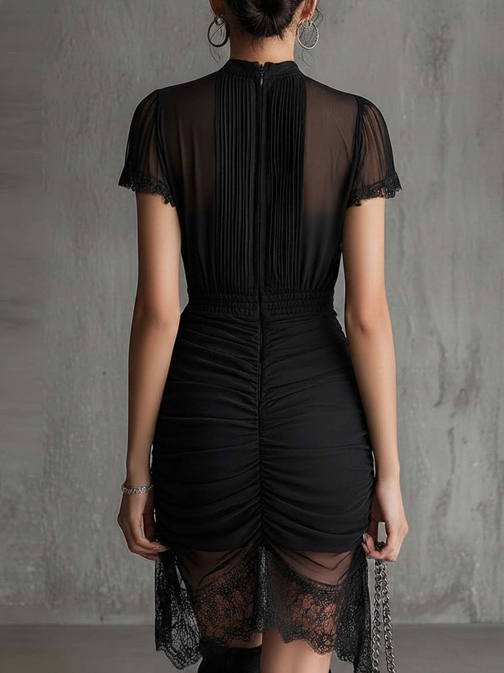 Mini Robe Noire en Mousseline avec Taille Plissée