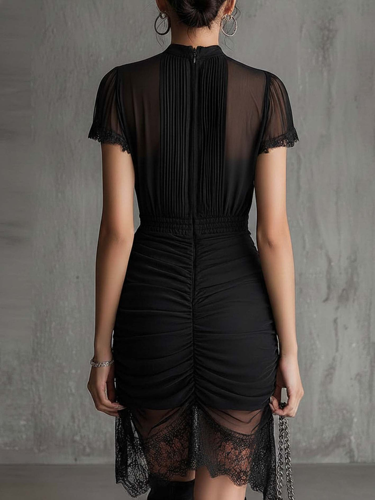 Mini Robe Noire en Mousseline avec Taille Plissée