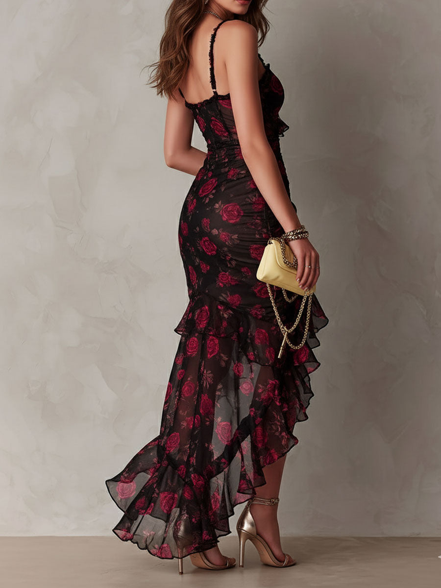 Robe chic noire et rouge à fleurs et volants