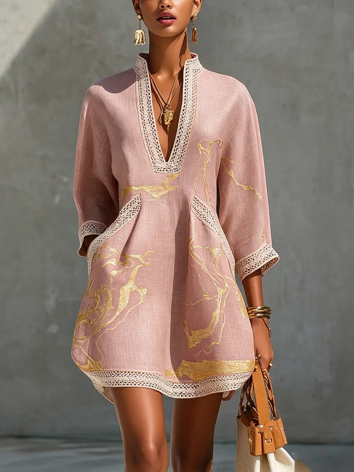 Donatella | Mini robe noire à imprimé marbre doré et dentelle crochet