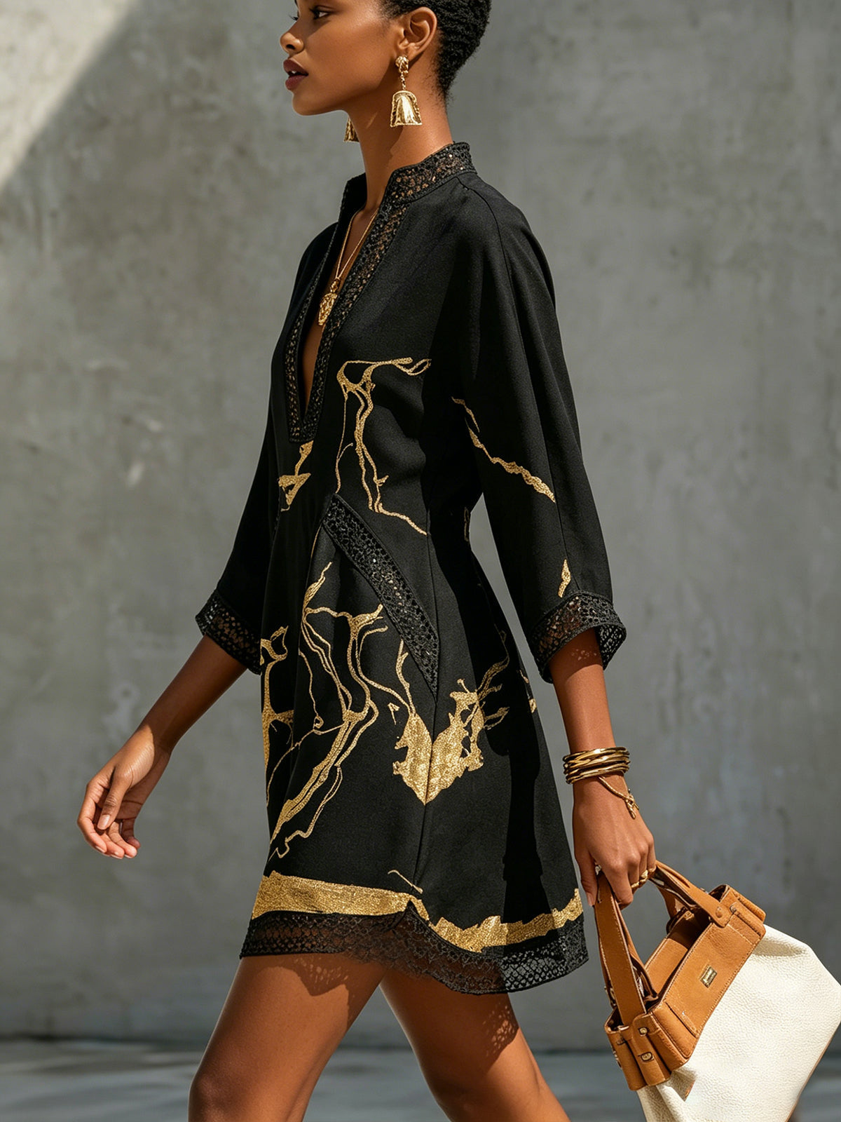 Donatella | Mini robe noire à imprimé marbre doré et dentelle crochet