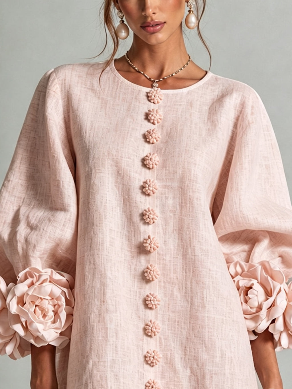 Mini-robe florale rose à boutons avec manches florales surprenantes