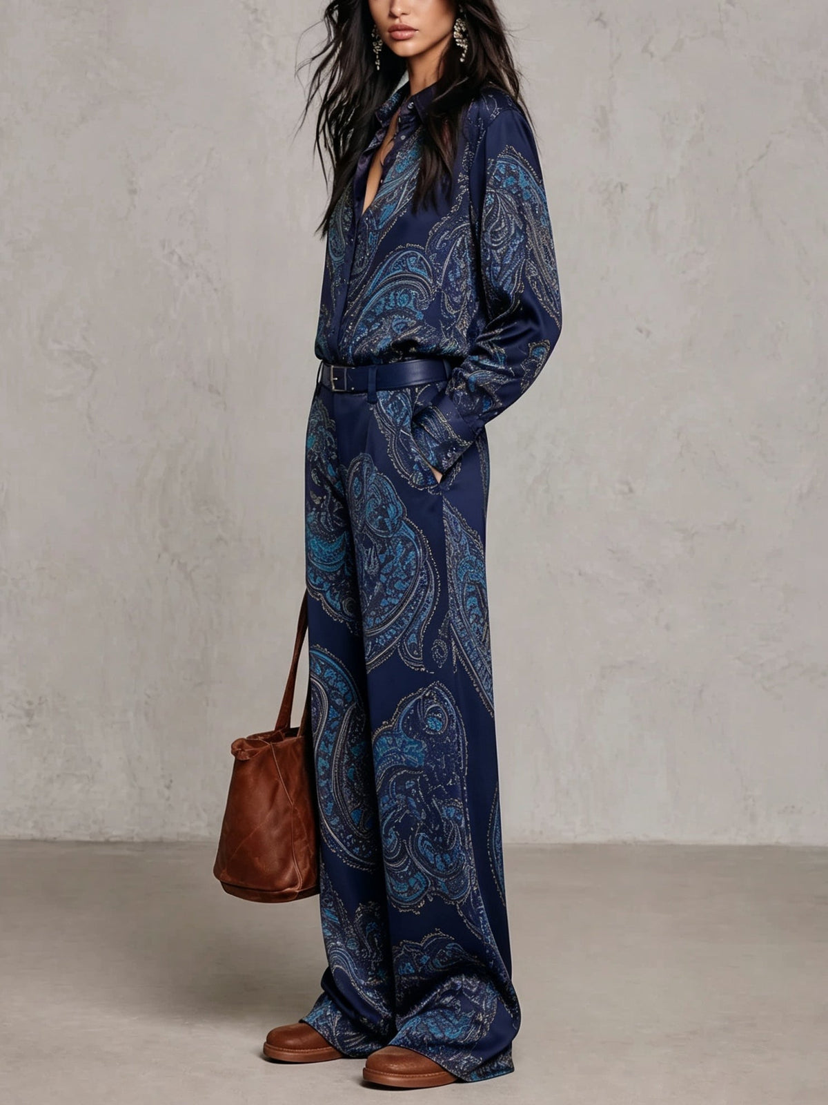 Ensemble chemise satinée imprimée paisley à manches longues et pantalon large (avec ceinture)