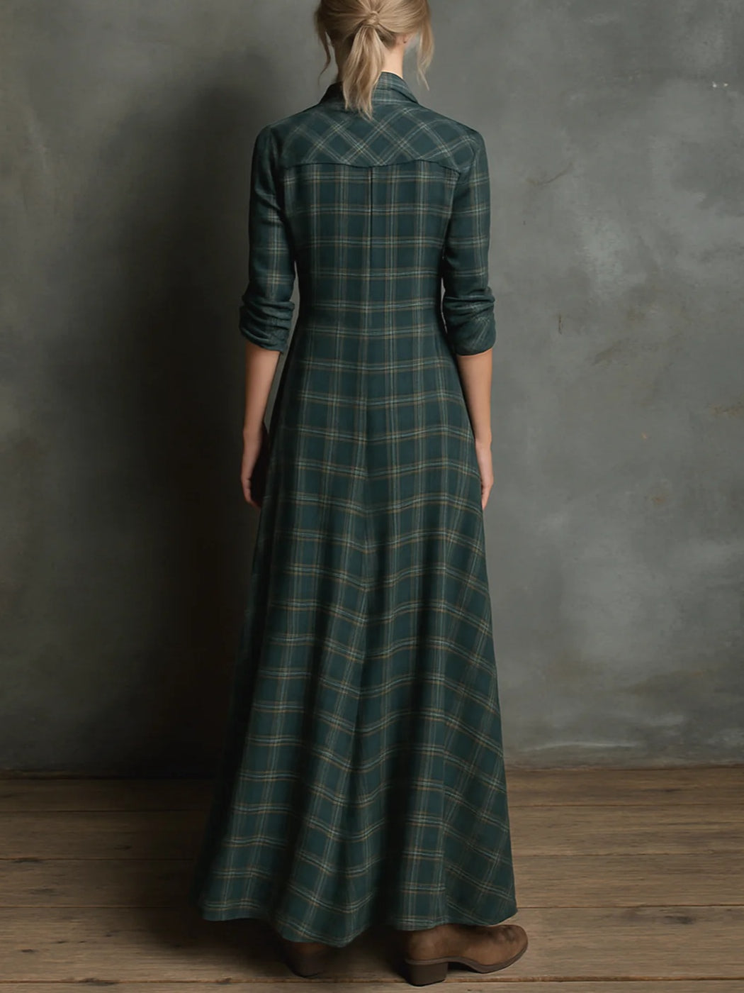 Robe chemise longue à carreaux verts, col à revers et boutonnage simple