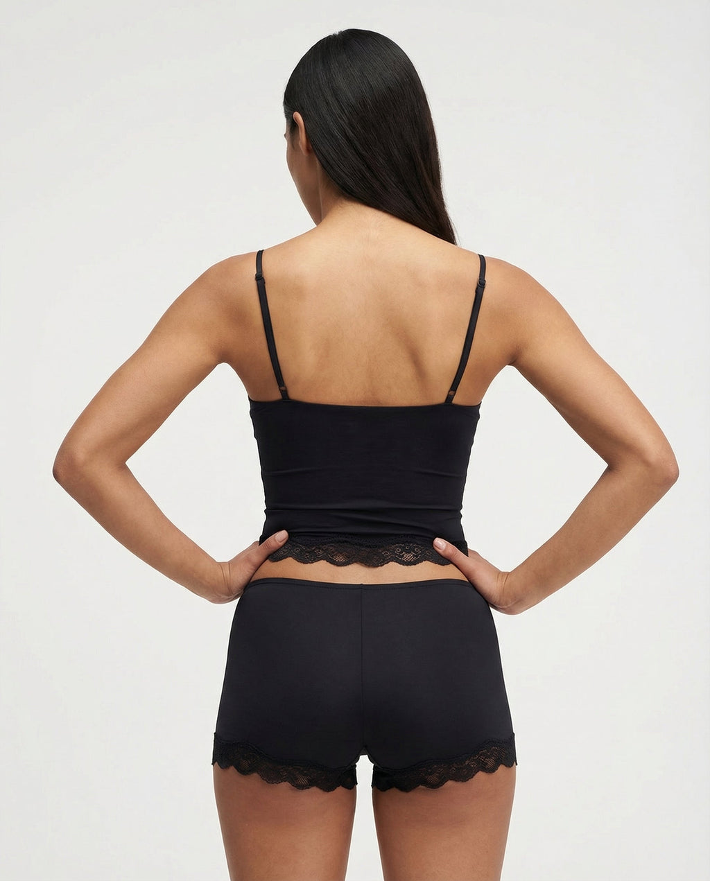 Conjunto lencero suave con encaje