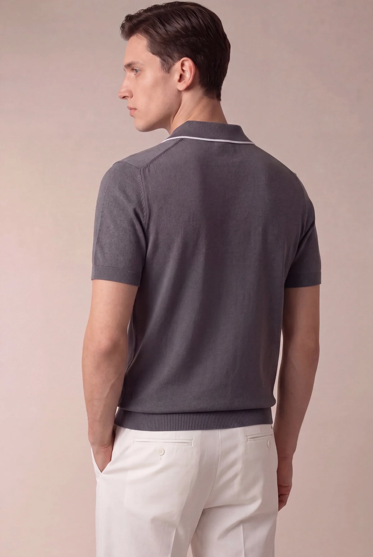 Polo gris foncé sans boutons