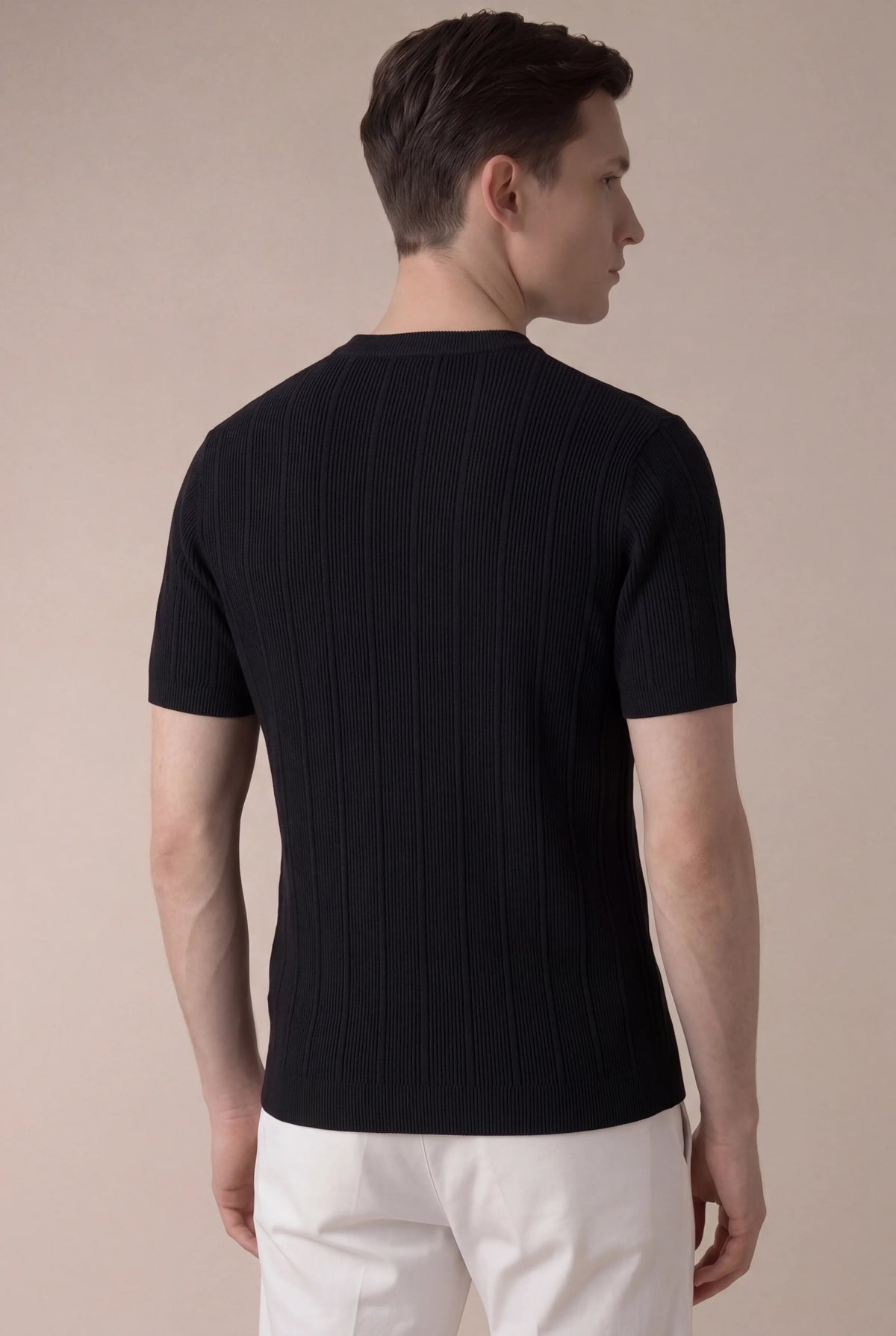 Camiseta Negra Elegante