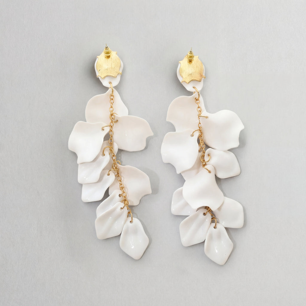 Boucles d’oreilles goutte avec pétales d’orchidée