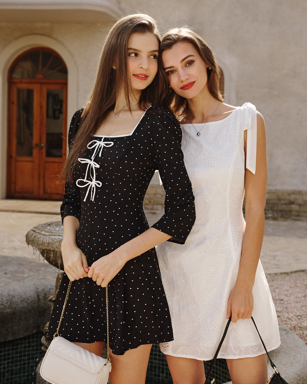 Robe courte brodée à liens